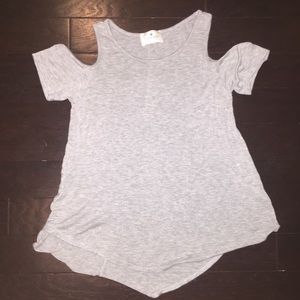 Off the shoulder grey short to long shirt